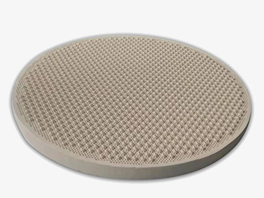 ما هي العوامل التي تؤثر على عملية تلبد من سيراميك قرص العسل